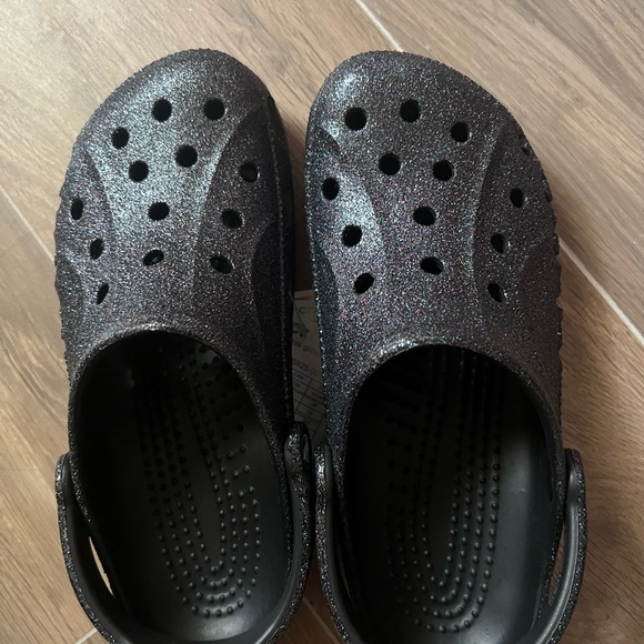 NWT black Crocs women’s 9/mens 7 - Picture 1 of 3